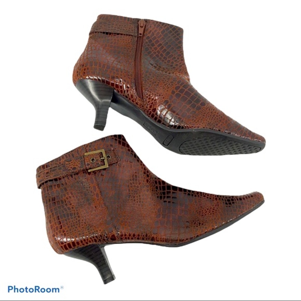 A2 by Aerosoles Women’s Brown Sediment Croc Embossed Kitten Heel Booties Size 9